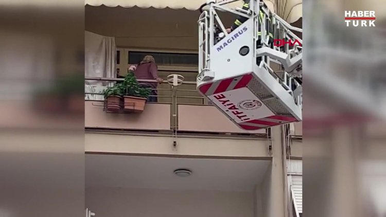 Yaşlı kadını itfaiye kurtardı, polis balkondan girerek saldırganı yakaladı