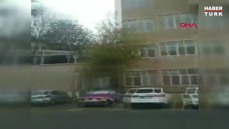 DOLUDAN KORUMAK İÇİN OTOMOBİLİNE TÜRK BAYRAĞI SEREN KİŞİ GÖZALTINA ALINDI