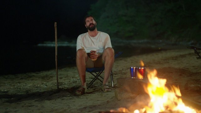 Kuzey Yıldızı İlk Aşk'ın 36. B&ouml;l&uuml;m&uuml;nde; Sahilde ateş başında oturan Kuzey i&ccedil;inde duyduğu...