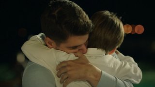 Arama çalışmaları devam ederken İsra yanında Mustafa ile limana geldi.