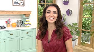 Öykü Gürman, Leyla Şahin ile birlikte bulgurlu avcı böreği, bayatlamayan kurabiye ve yıldız şehriye salatası yaptı.