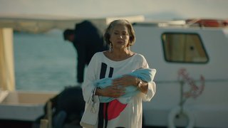 Ömer, Emsal’in elinde!