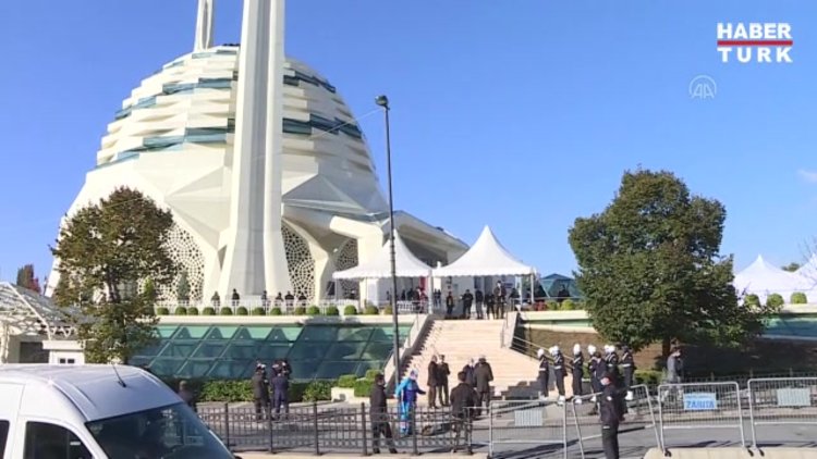 Eski başbakanlardan Mesut Yılmaz, son yolculuğuna uğurlanıyor