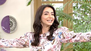 Öykü Gürman, Neşe Altan ile birlikte gökkuşağı börek, bayat ekmek pizzası, mantar salatası ve pişmeyen kiraz kurabiye yaptı. ...