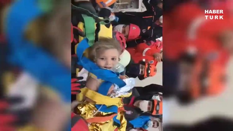 Ayda'nın enkazdan çıkarıldığı ve 'anne' diye seslendiği o an