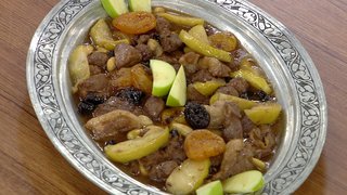 Öykü Gürman, Nevin Us ile birlikte Osmanlı Mutfağı'nın vazgeçilmez lezzetlerinden Terkib-i Çeşidiye yaptı.