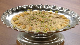 Öykü Gürman, Nevin Us ile birlikte Osmanlı Mutfağı'nın vazgeçilmez lezzetlerinden Helva-i Hakani yaptı.