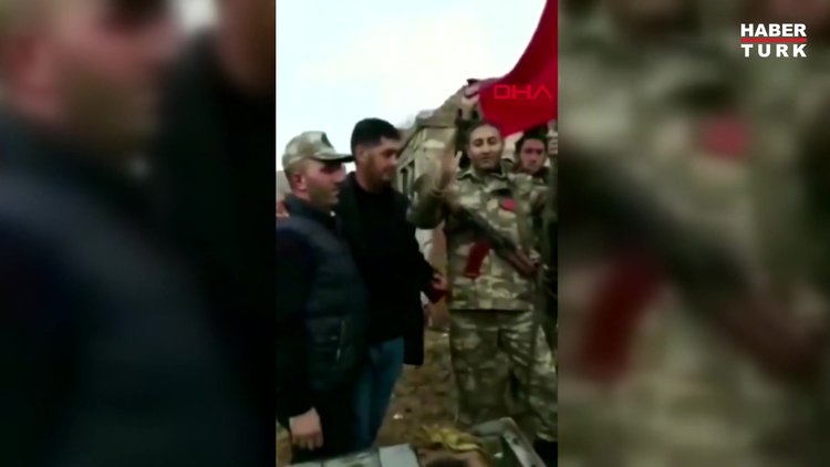 Azerbaycan ordusu Türk bayrağını Karabağ'a dikti