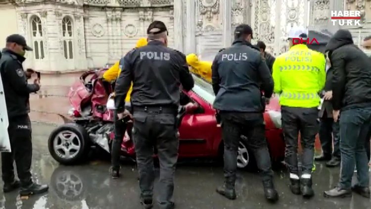 Dolmabahçe'de otomobil otobüsle çarpıştı