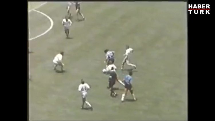 Arjantinli efsane futbolcu Maradona hayatını kaybetti