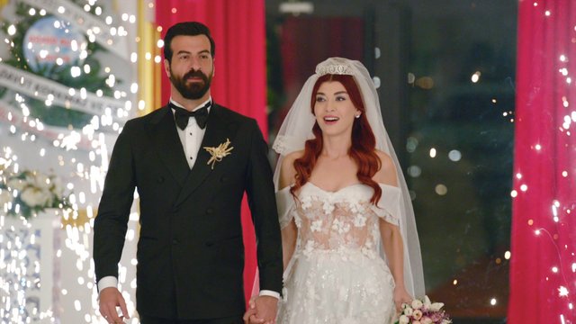 Kuzey Yıldızı İlk Aşk 41. B&ouml;l&uuml;m&uuml;nde; D&uuml;ğ&uuml;nlerinde ilk danslarını yapan Yıldız ve Kuzey...