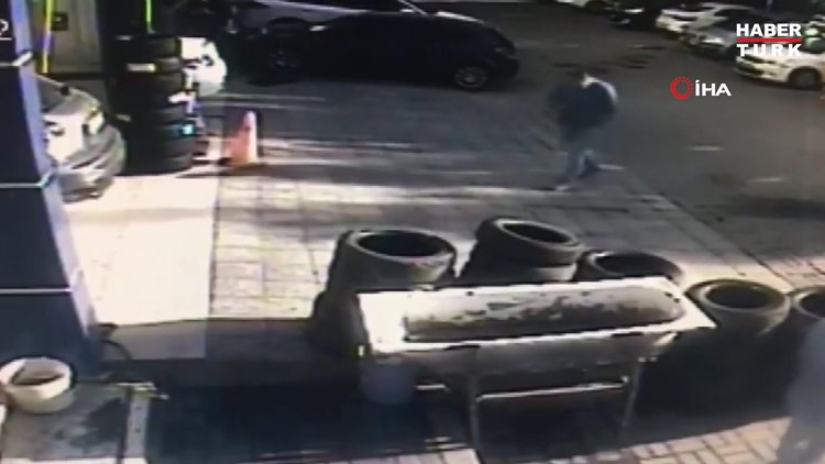 Kolombiya çetesi, otomobilin lastiğini patlatıp 253 bin 500 lirayı çaldı... O anlar kamerada