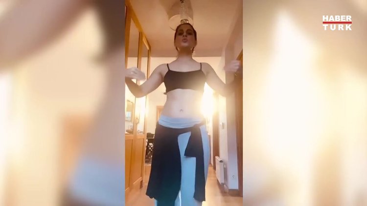 Atiye'den oryantal dans şovu