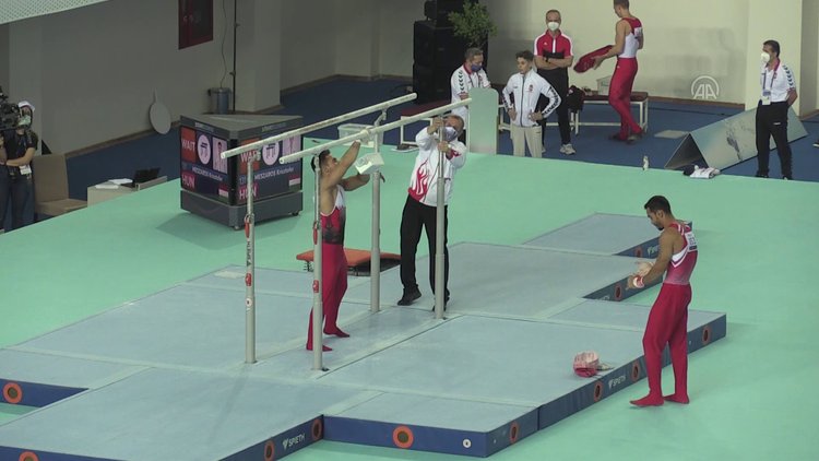 Milli sporcu Ferhat Arıcan, paralel bar aletinde altın madalya kazandı