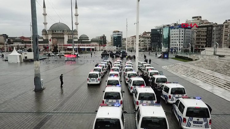 Taksim Meydanı'nda merak uyandıran siren sesleri