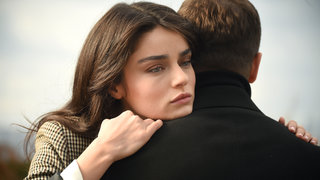 Burak’ın gönderdiği paralar sahte çıkınca Numan, Burak’ın evine gelir ve ateş açar. Kurşunların hedefi ise Burak değil, Halide olur. ...