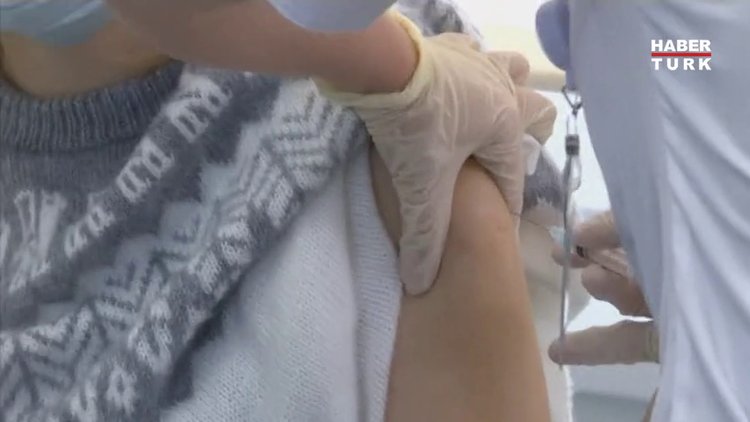 Pfizer CEO´su henüz neden aşı olmadığını açıkladı