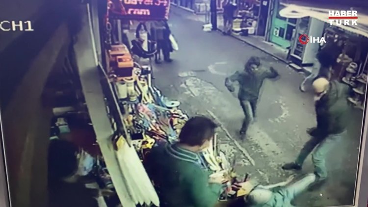 Karaköy'de kapkaççıyı esnaf yakaladı... O anlar kamerada