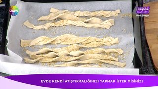 Şef Suna Aydın yılbaşı gecesi için şık sunumu ve enfes tadıyla “Evde susamlı çubuk atıştırmalıklar” yaptı.