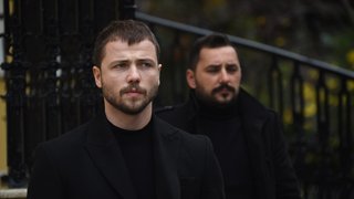 Ali Rıza apar topar Halide’yi hastaneye yetiştirir. Haberi alan Haşmet, kızına bir şey olursa kimseyi sağ koymayacağını söyler. ...