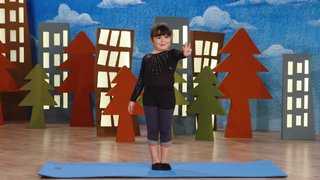 Luna spor matının üzerinde 5 dakikada 3 kilo vermeyi sağlayan hareketleri gösterdi.