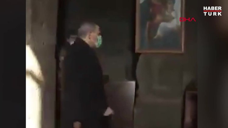 Kilise papazı Ermenistan Başbakanı Paşinyan'ı kiliseden kovdu