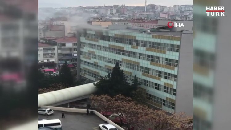 İzmir'de hastanede yangın paniği: Psikiyatri hastası yatağını yaktı