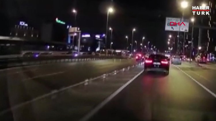 Motosikletliye çarpıp kaçtı... O anlar kamerada