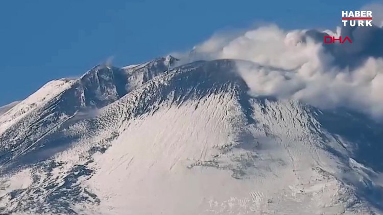 Etna Yanardağı yeniden harekete geçti