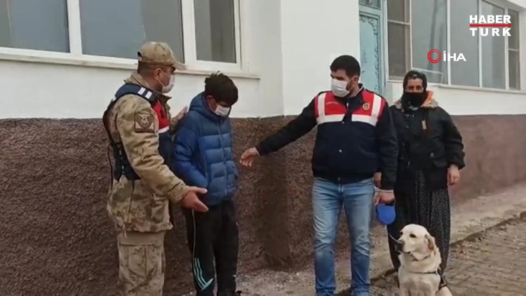 Telefonunu kaybettiği için evden kaçan çocuk, 6 saat sonra iz takip köpeği ile bulundu