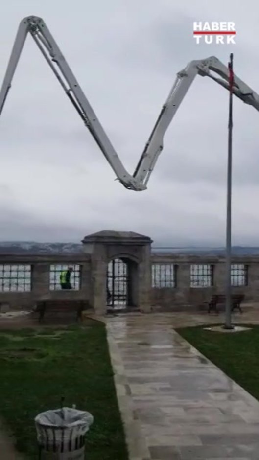 Şemsi Paşa Camii'ndeki vinçler