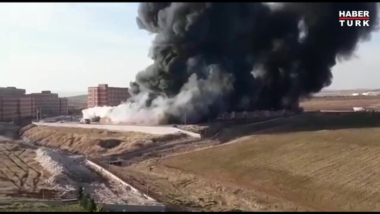 HARRAN ÜNİVERSİTESİ'NİN LOJİSTİK DEPOSUNDA YANGIN