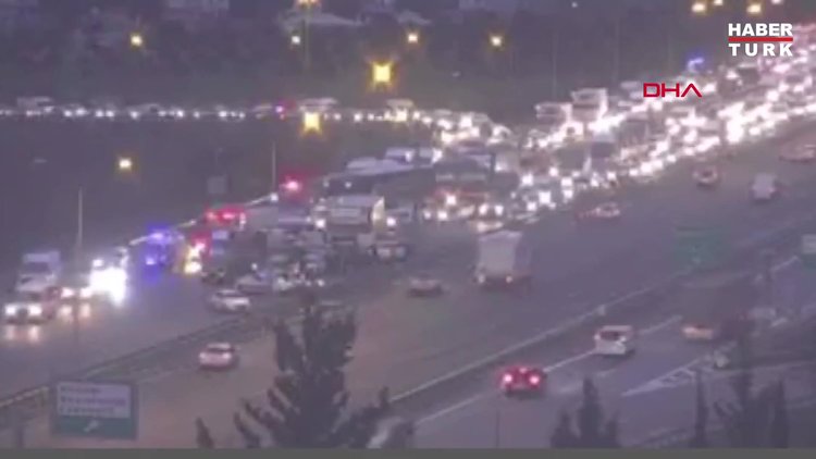 Esenyurt TEM Otoyolu'nda zincirleme kaza