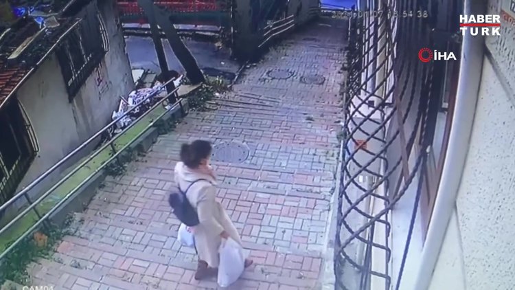 İstanbul'da genç kadının yaşadığı kapkaç dehşeti kamerada