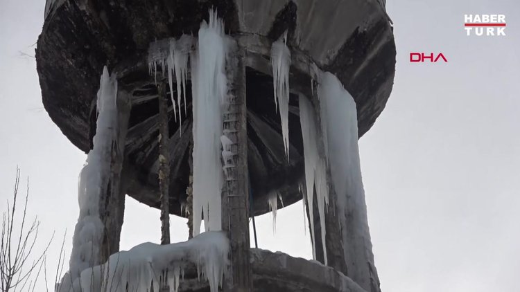 Eksi 20 derecede borular patladı; su deposu 'buz kulesi' oldu