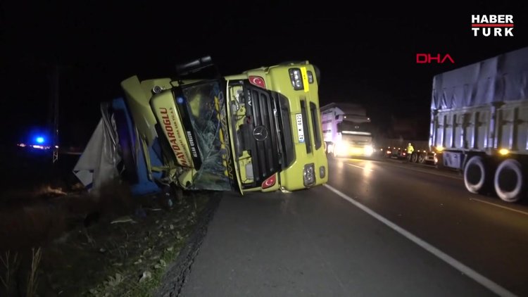 TIR, jandarma aracı ve otomobile çarptı 2'si uzman çavuş 6 yaralı