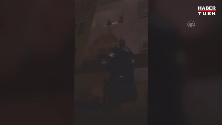 Fuhuşa zorlanan 2 kadın, kilitlendikleri evden itfaiye yardımıyla kurtarıldı