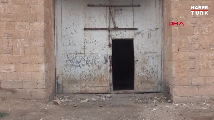 Tarihi kilisedeki mangal partisine tepki