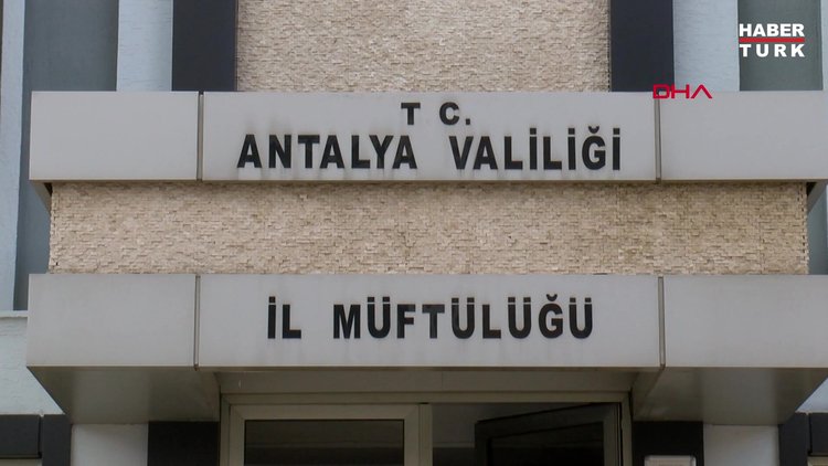 Fetva hattını arayanlar: 'Aşı olmamanın vebali var mı?' diye soruyorlar