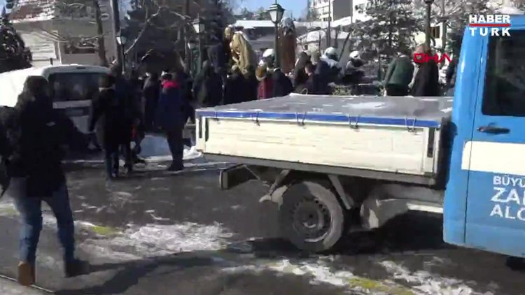 Porsuk Çayı'na düştü, polis halatla kurtardı