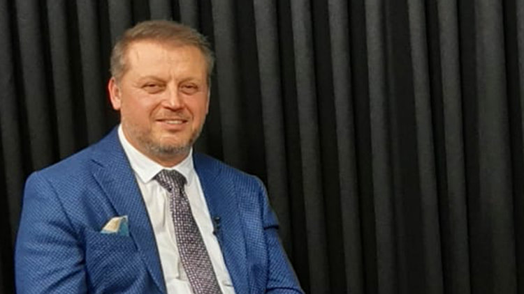 Göz ve göz çevresi estetiği ile gelen gençlik - Doç. Dr. Levent Akçay