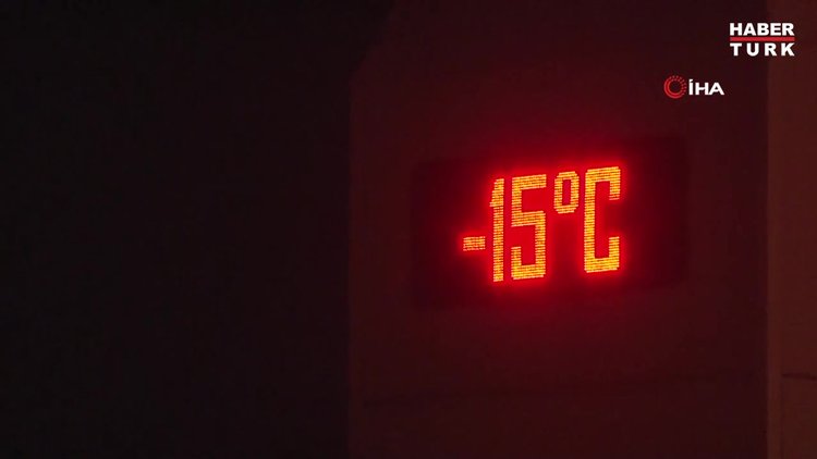 Başkent'te hava sıcaklığı -17 dereceye kadar düştü, kuğular buz tuttu