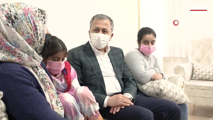 150 bin gıda kolisi hazırlandı, ilk teslimatı Vali Yerlikaya yaptı