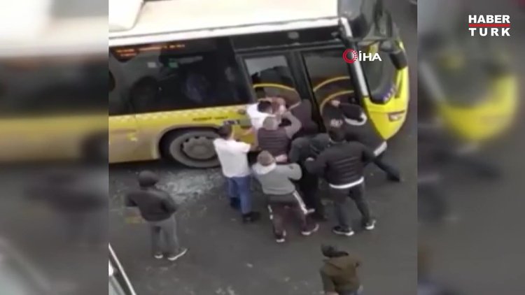 Dehşet anları kamerada...Otobüsün camını kırıp şoförü ve oğlunu böyle darp ettiler