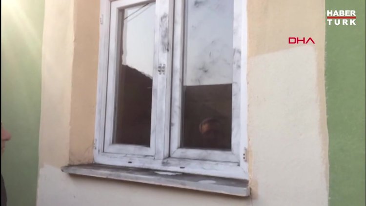 Camı kırarak girdiği evde, boşandığı eşini öldürdü