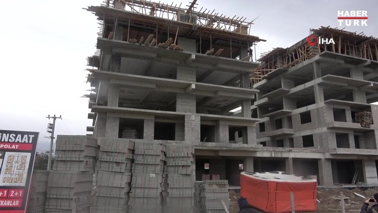 İkisi de gözyaşlarını tutamadı, intihar girişiminde bulunan adamı eşi ikna etti