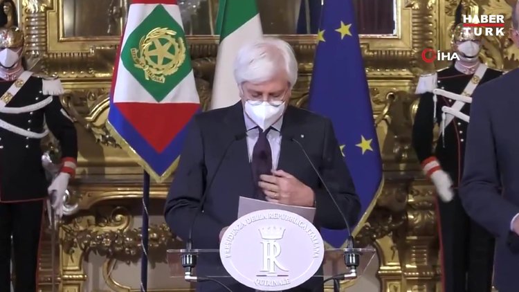 İtalya Başbakanı Conte görevinden istifa etti