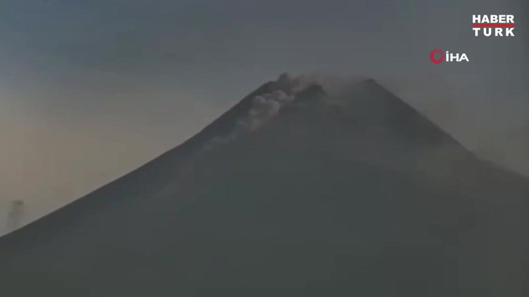 Endonezya'da Merapi Dağı'nda patlama