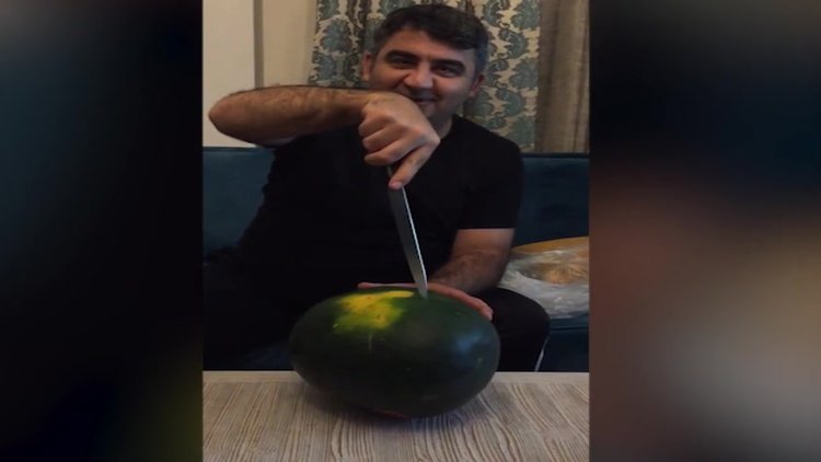 Ümit Özat, istifa haberi sonrası karpuz kesti