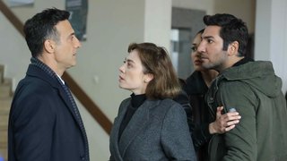 Cemre, boşanma davasının ilk duruşmasında Çelebi'nin sürprizi ile karşılaşır.